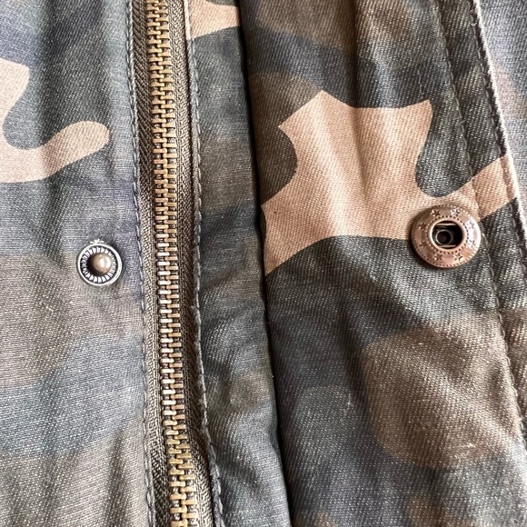 ⭐️  Levi's® Washed Cotton Camouflage Sherpa-Lined Hooded Trucker Jacket LARGE - Picture 12 of 15